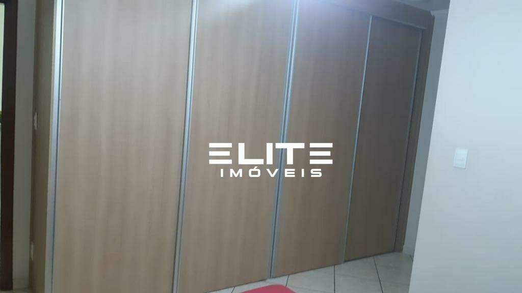 Sobrado à venda no Bangú: 