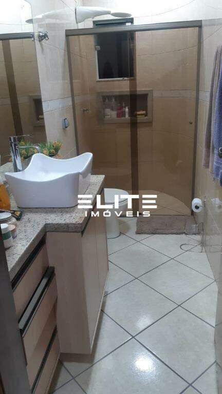 Sobrado à venda no Bangú: 