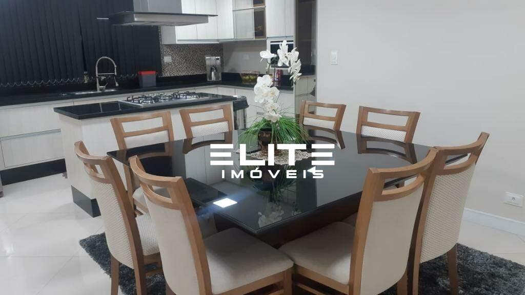 Sobrado à venda no Bangú: 