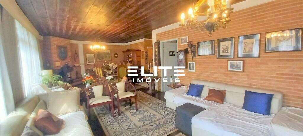 Casa à venda no Centro: 