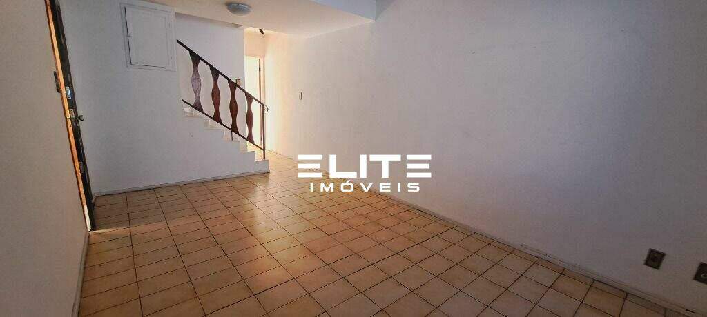 Sobrado à venda no Santa Maria: 