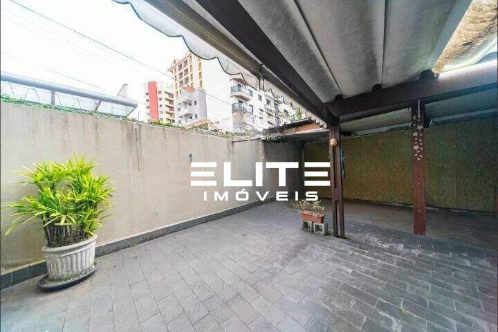 Sobrado à venda no Centro: 