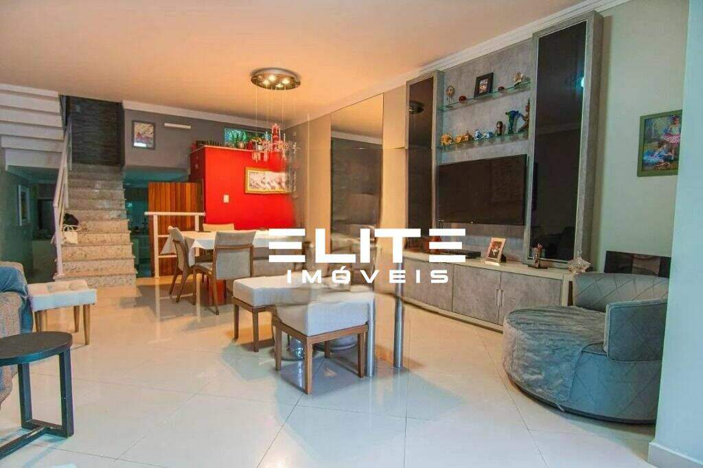 Sobrado à venda no Centro: 