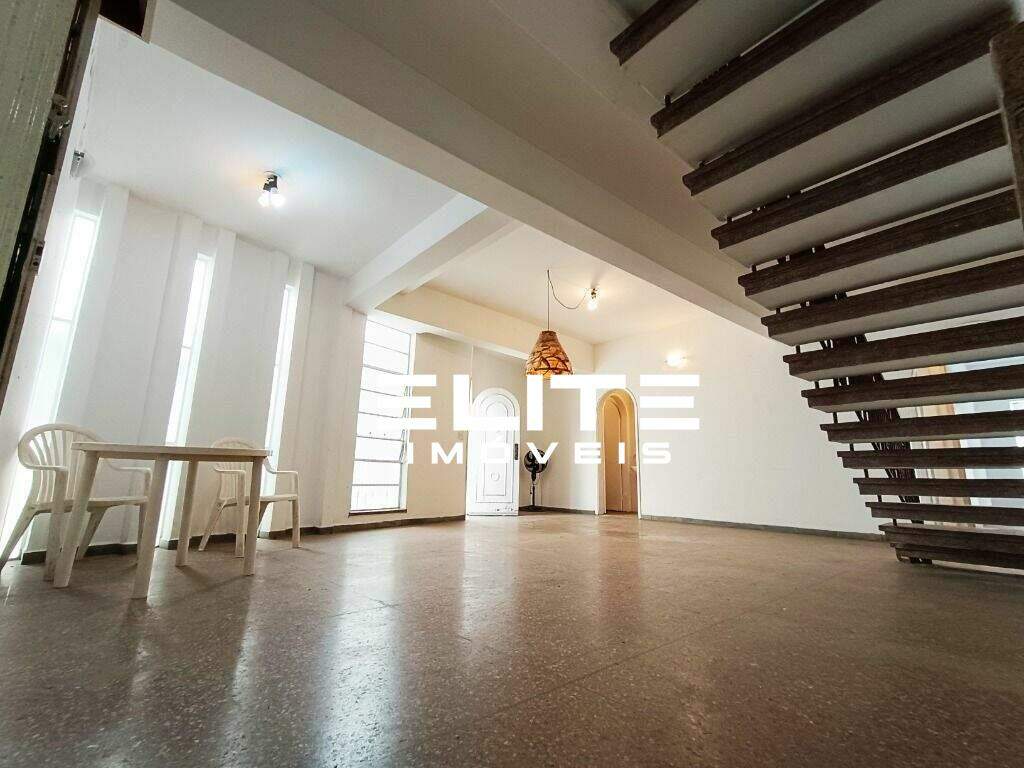 Casa à venda no Centro: 