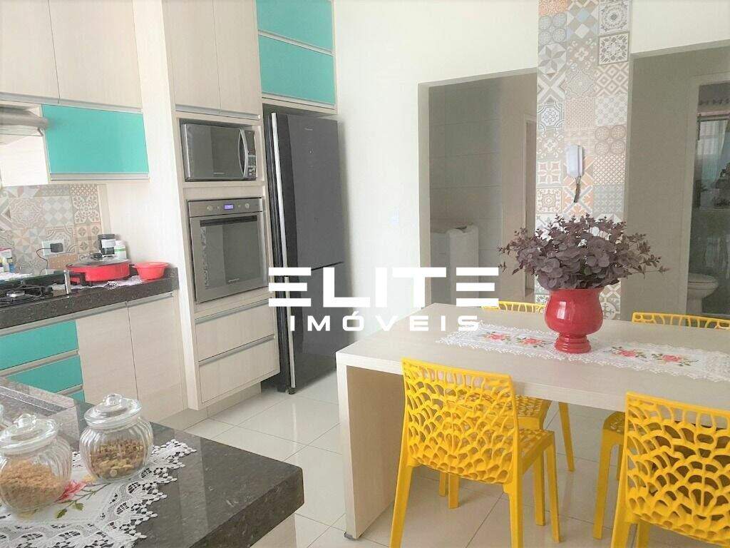 Sobrado à venda no Vila Scarpelli: 