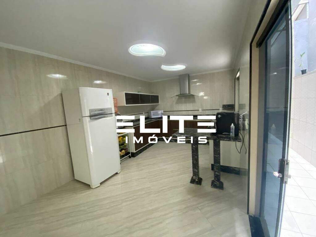 Sobrado à venda no Jardim Rina: 