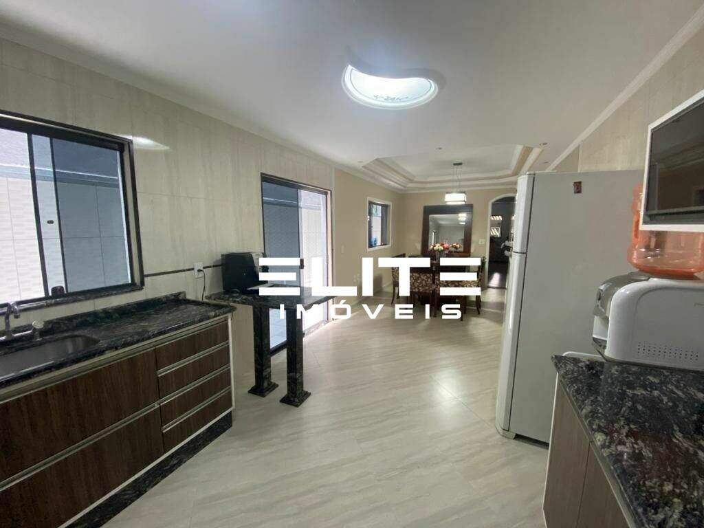 Sobrado à venda no Jardim Rina: 