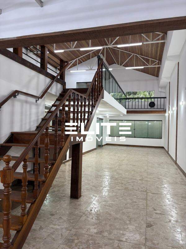 Salão à venda no Bairro Jardim: Entrada