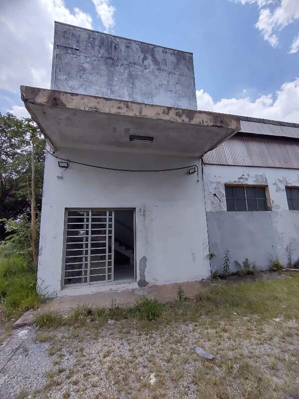Galpão à venda no Bairro Jardim: acesso a recepção 