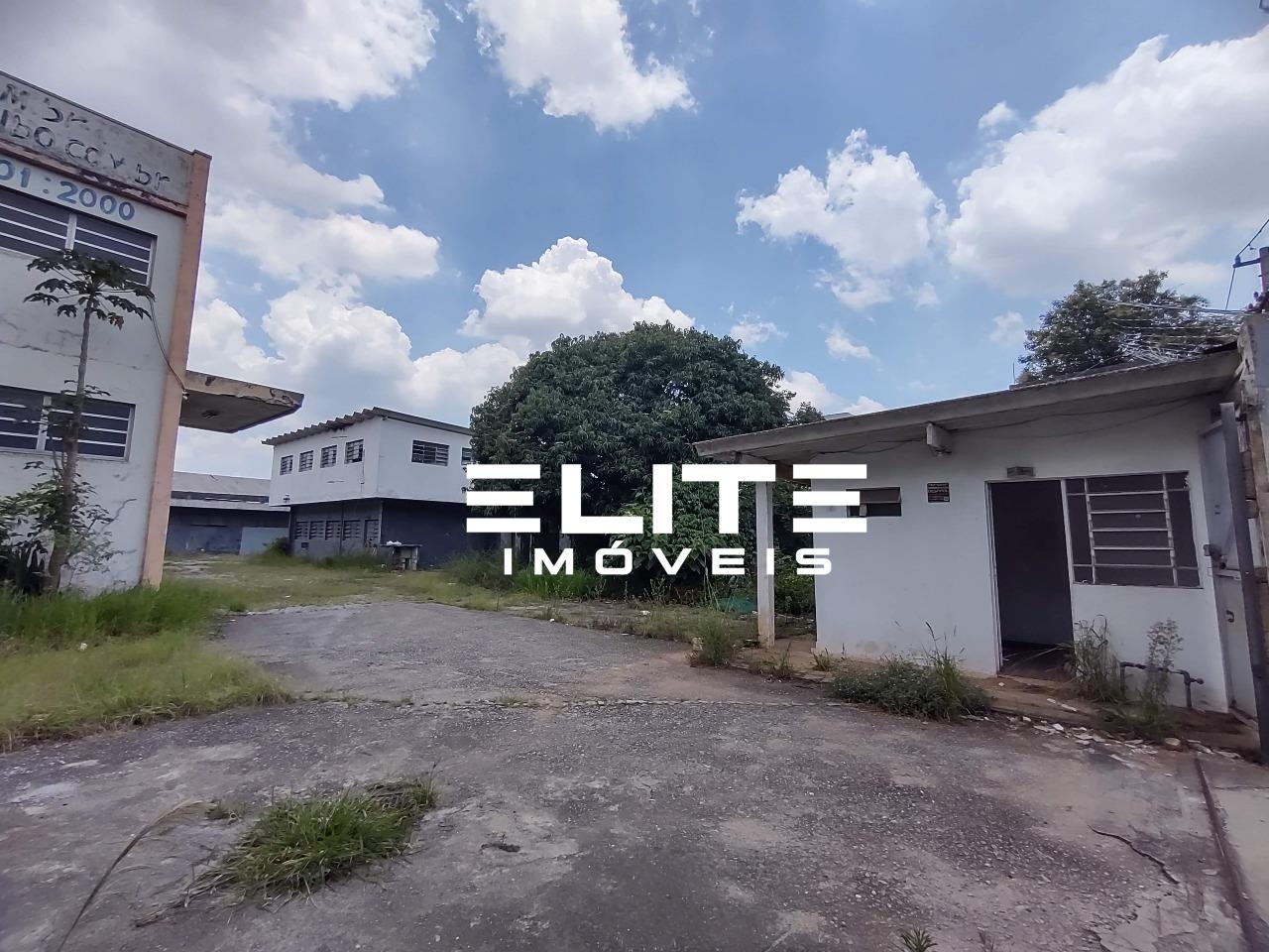 Galpão para aluguel no Bairro Jardim: estacionamento