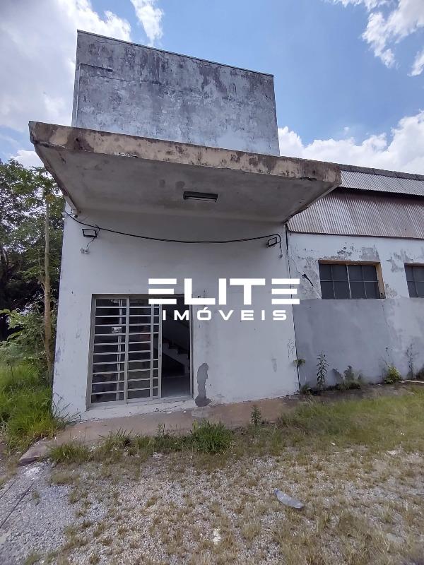 Galpão para aluguel no Bairro Jardim: acesso a recepção 