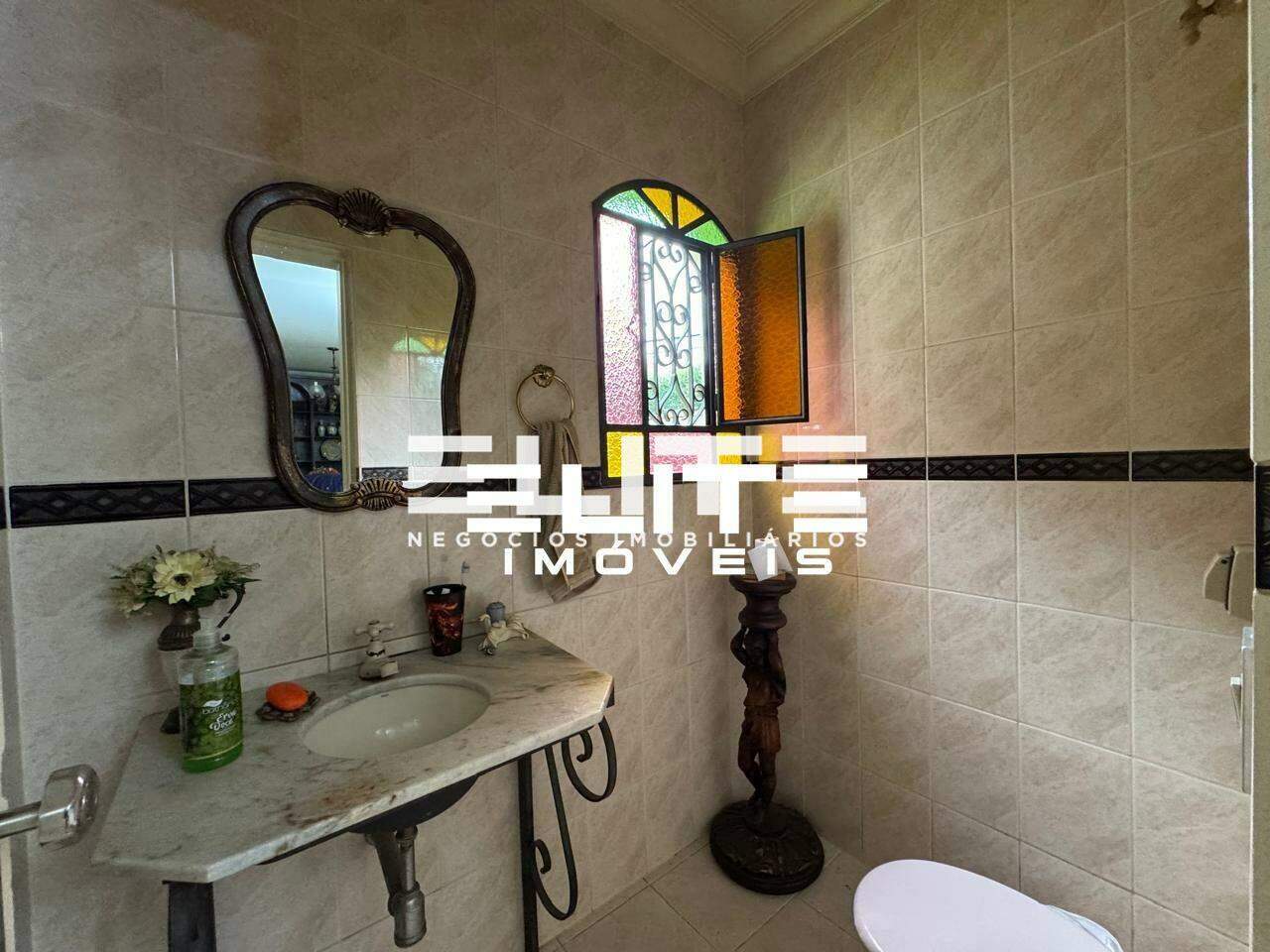 Casa para aluguel no Bairro Jardim: Lavabo