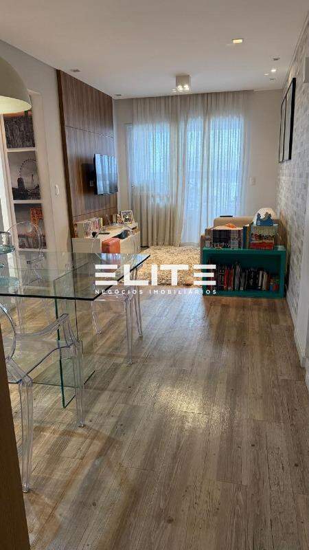 Apartamento à venda no Baeta Neves: 
