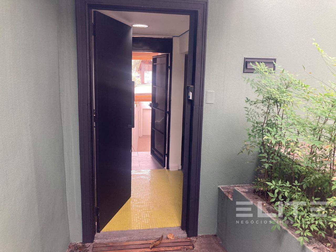 Casa comercial à venda no Vila Bastos: Entrada Principal