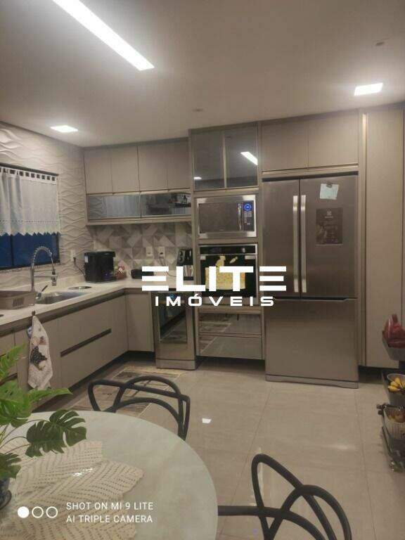 Sobrado à venda no Vila Scarpelli: 