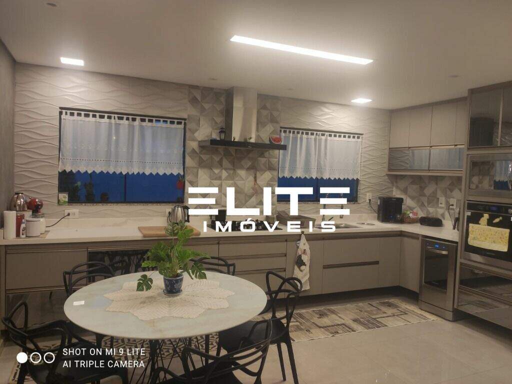 Sobrado à venda no Vila Scarpelli: 