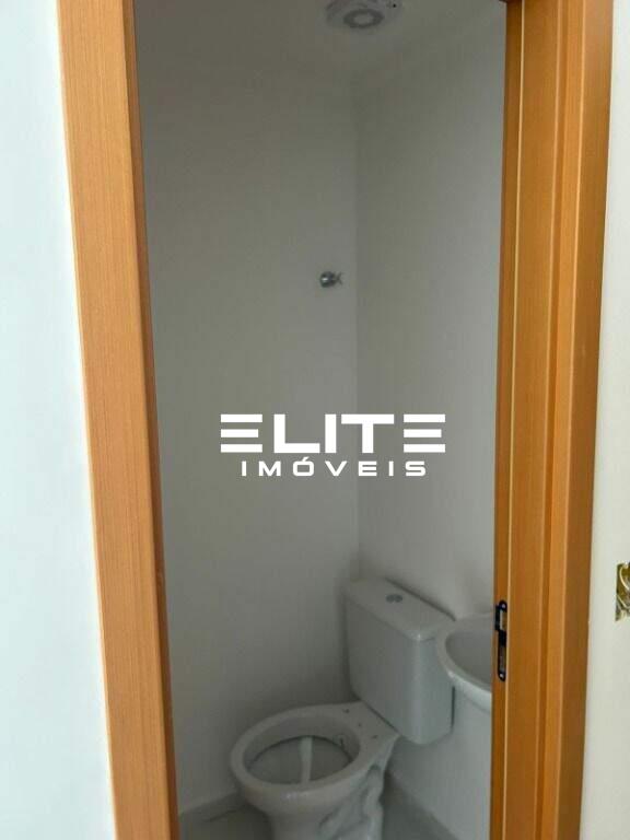 Sala à venda no Centro: 