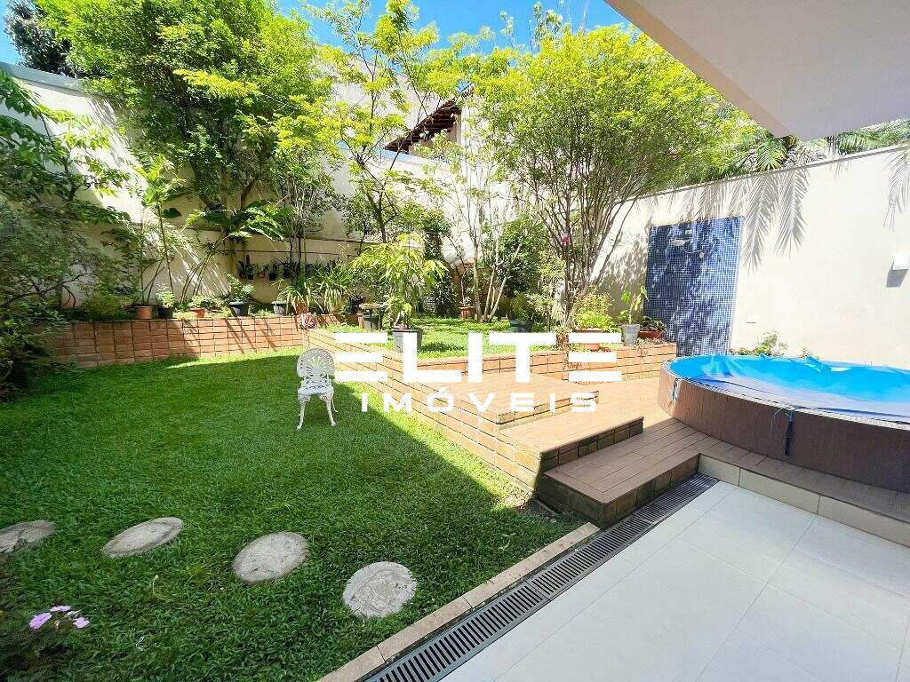 Sobrado à venda no Vila Bastos: 