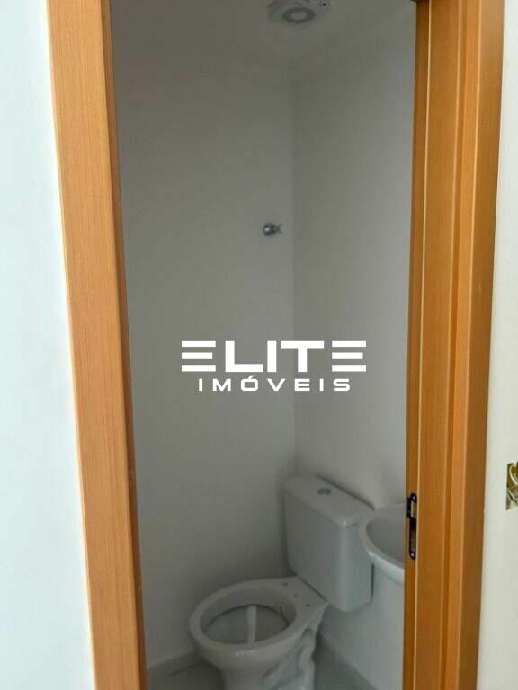 Sala à venda no Centro: 