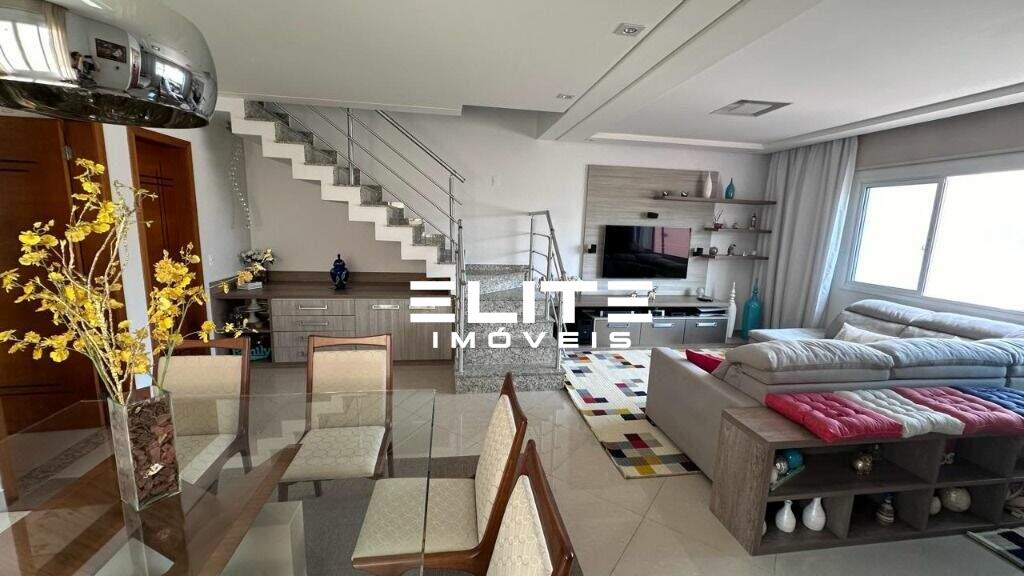 Sobrado à venda no Jardim Lavínia: 