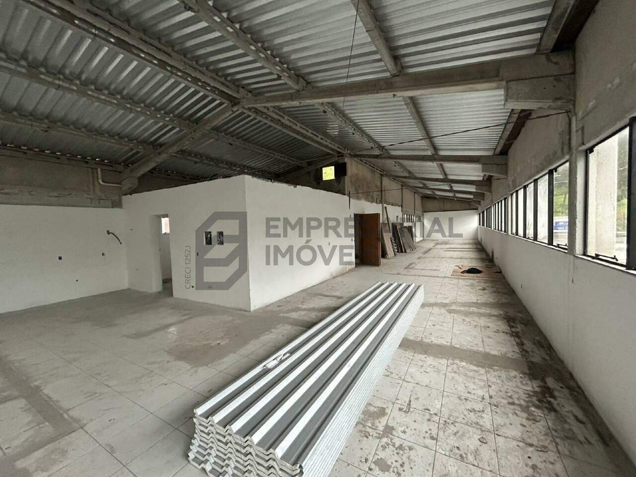 Loja para aluguel no Distrito Industrial: 