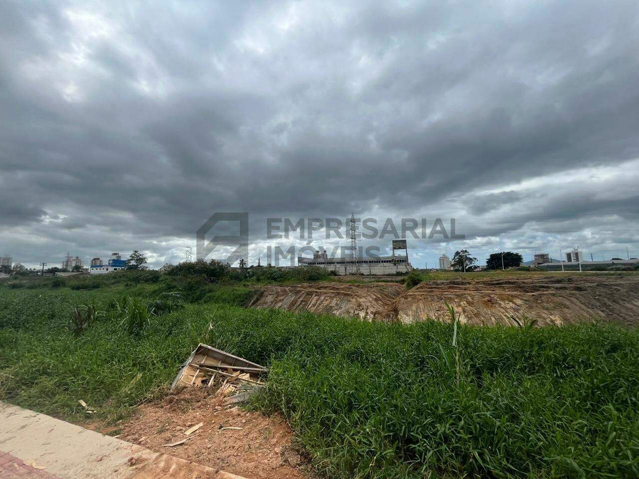 Lote à venda no Caminho Novo: 