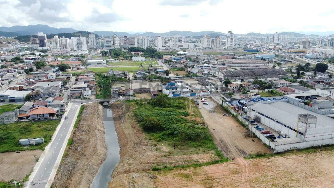 Lote à venda no Caminho Novo: 
