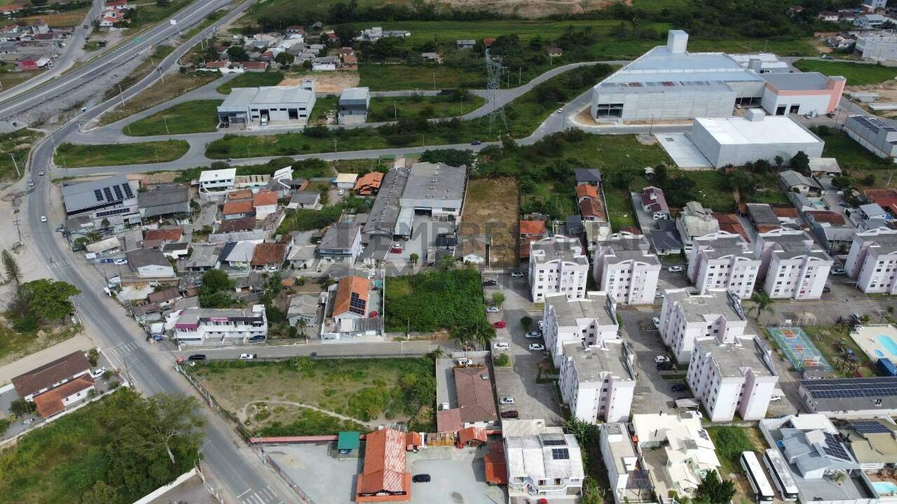 Lote à venda no Aririú: 