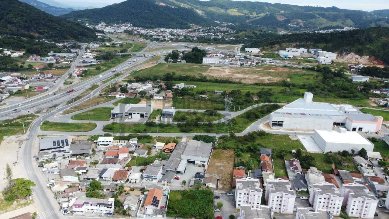 Lote à venda no Aririú: 