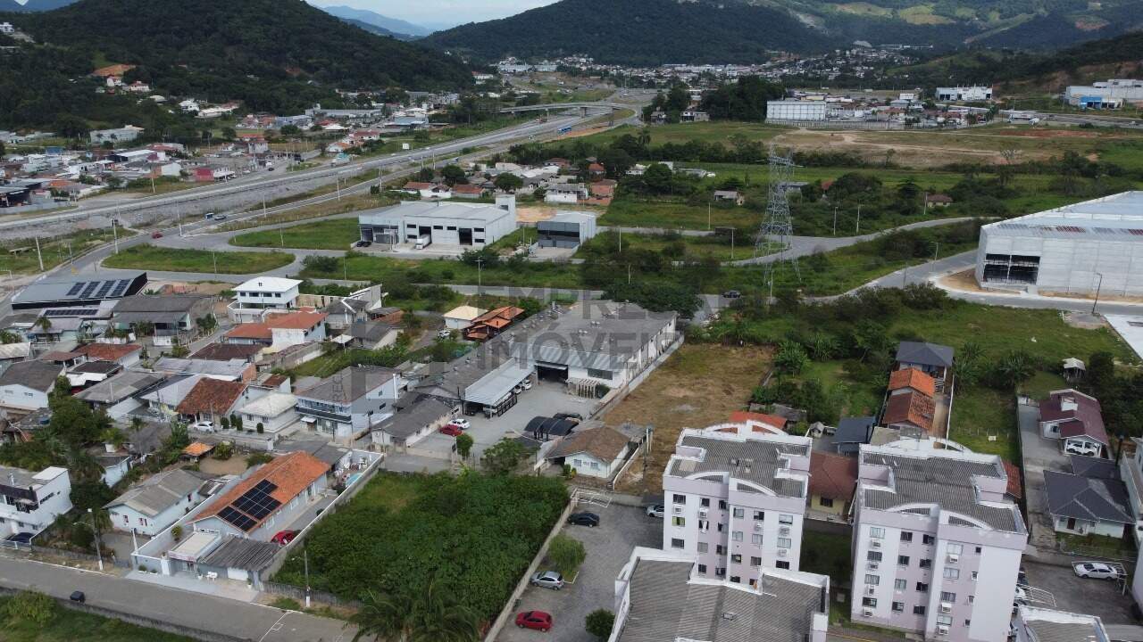 Lote à venda no Aririú: 