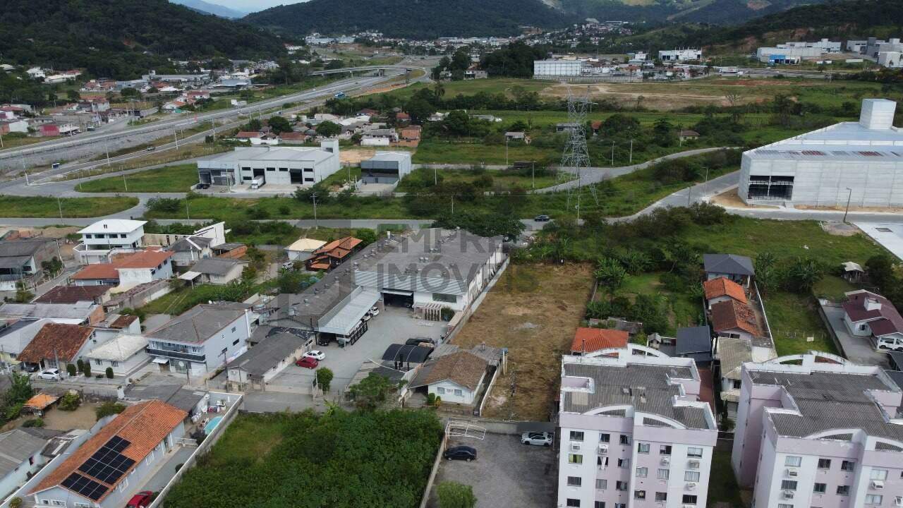 Lote à venda no Aririú: 