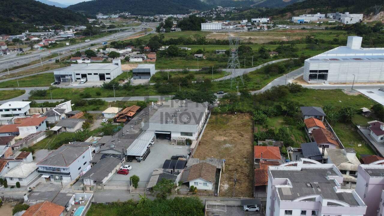 Lote à venda no Aririú: 