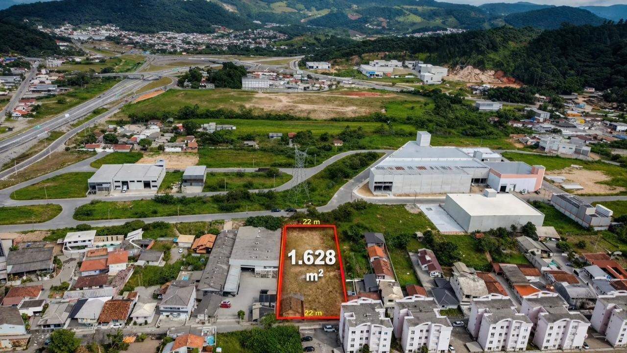 Lote à venda no Aririú: 
