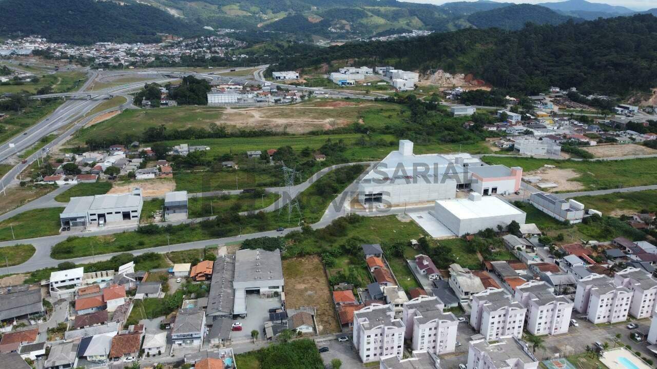 Lote à venda no Aririú: 
