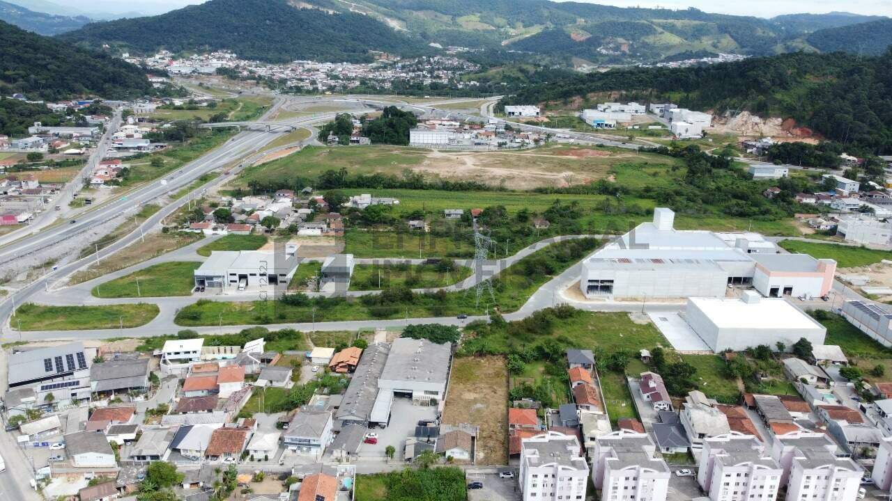 Lote à venda no Aririú: 