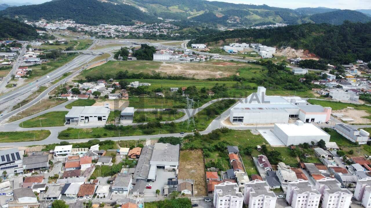 Lote à venda no Aririú: 