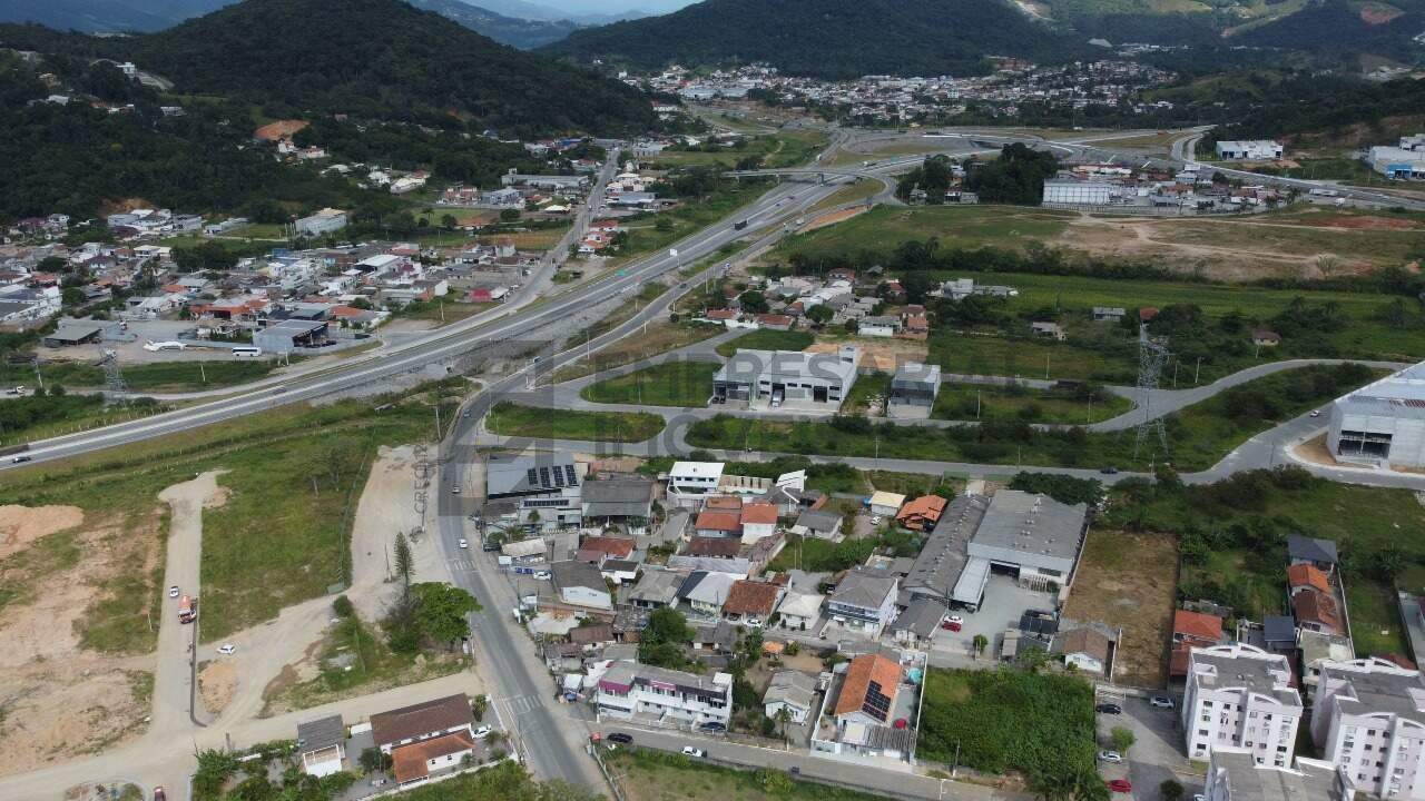 Lote à venda no Aririú: 