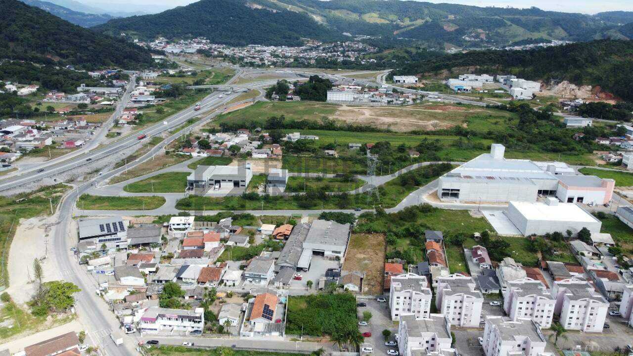 Lote à venda no Aririú: 