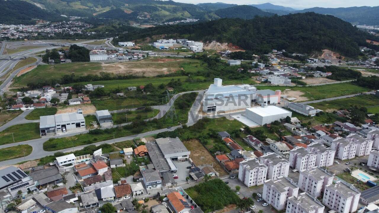 Lote à venda no Aririú: 