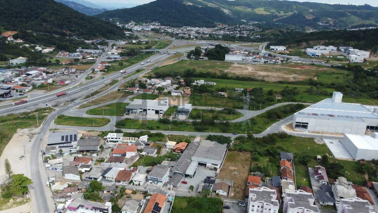 Lote à venda no Aririú: 