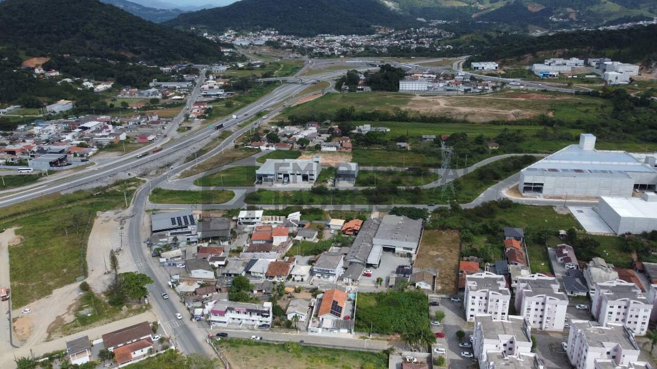 Lote à venda no Aririú: 