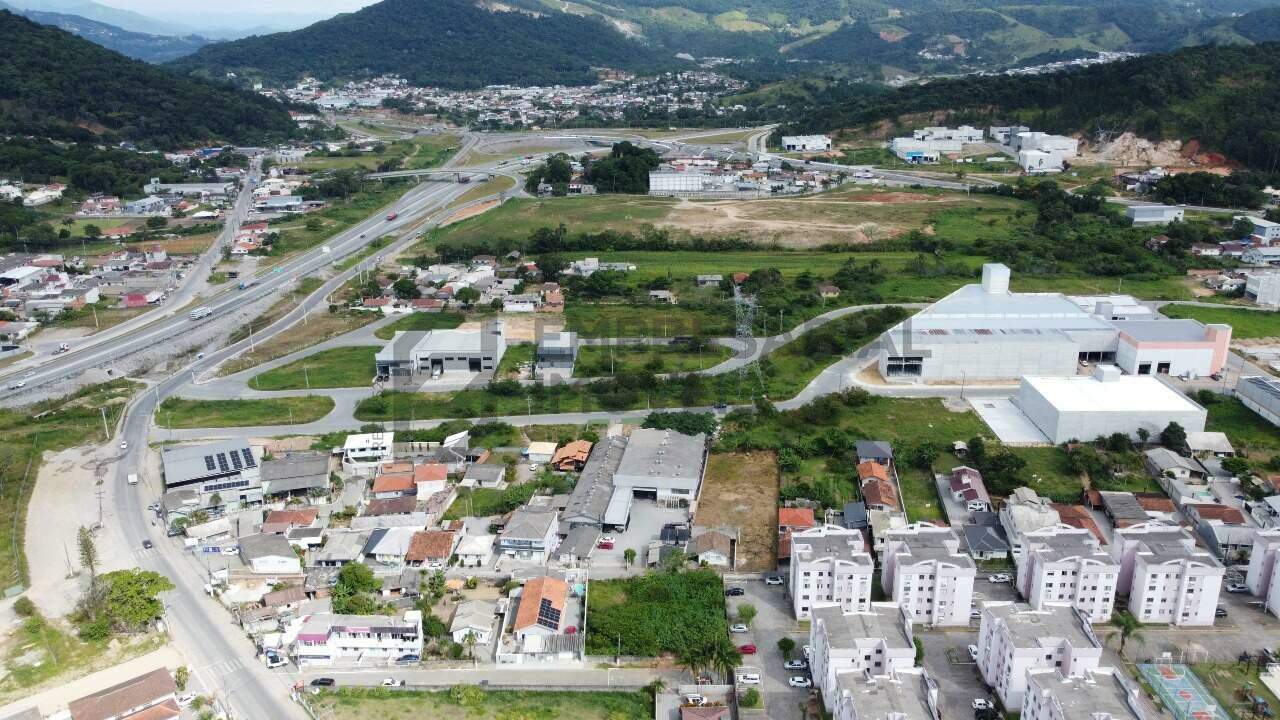 Lote à venda no Aririú: 