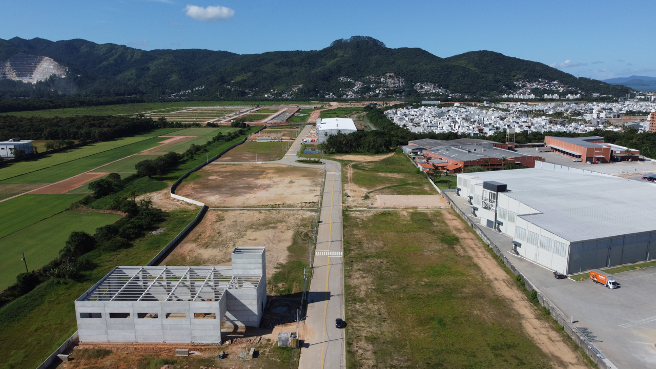Lote em condomínio à venda no Beira Rio: