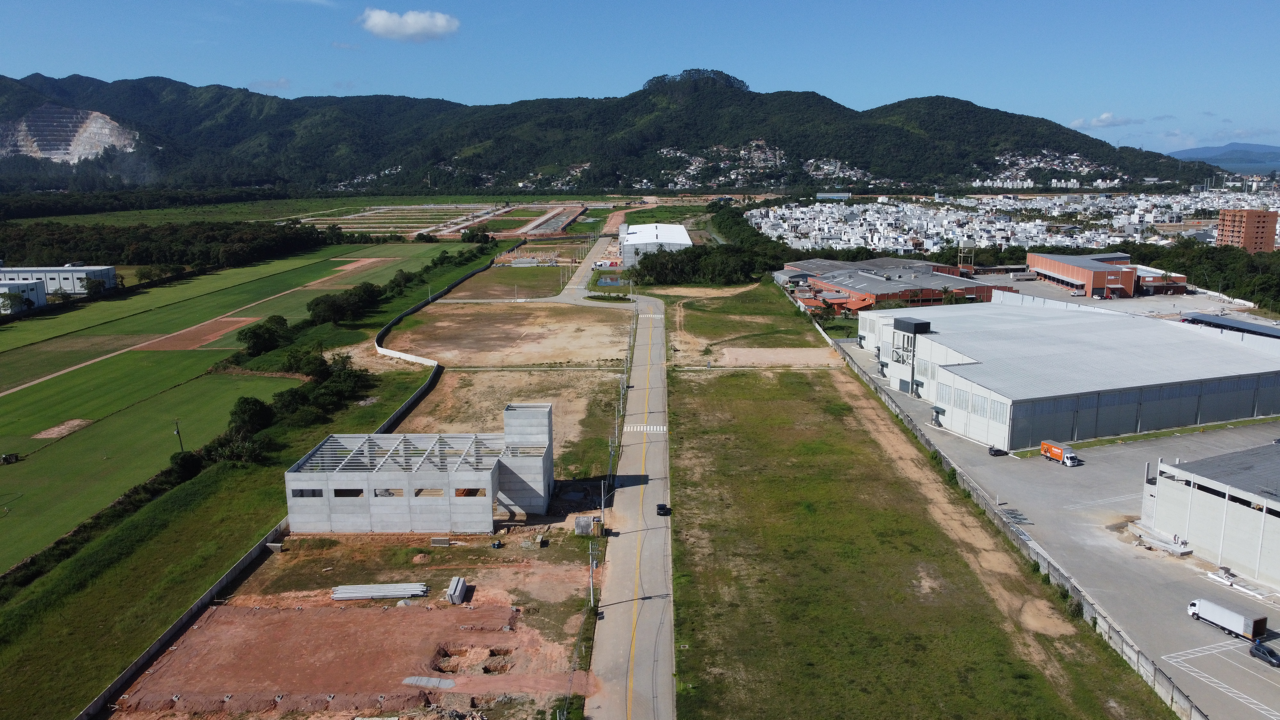 Lote em condomínio à venda no Beira Rio: