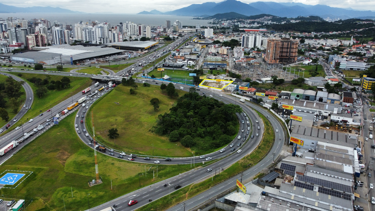 Lote à venda no Roçado: