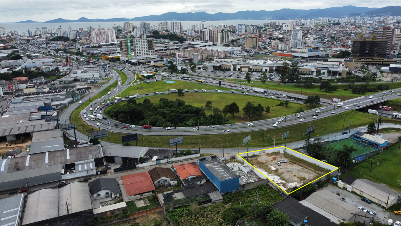 Lote à venda no Roçado: