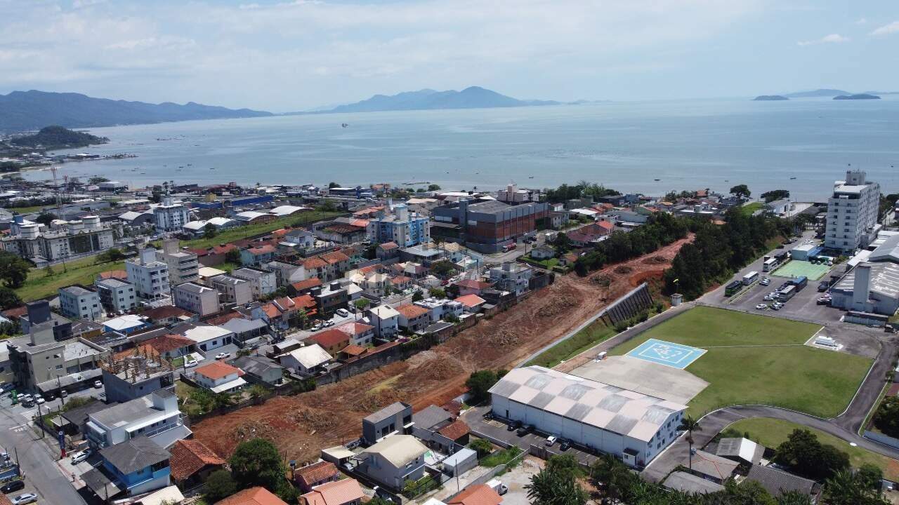 Lote à venda no Serraria: 
