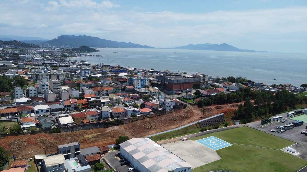 Lote à venda no Serraria: 