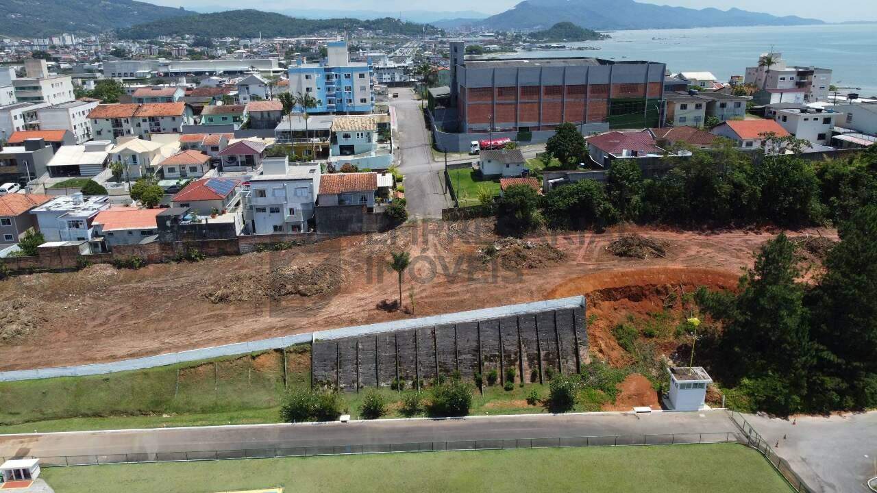 Lote à venda no Serraria: 