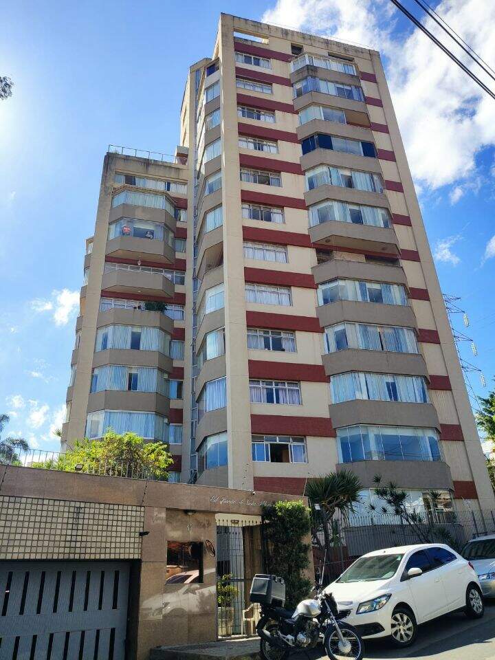 Apartamento à venda com 4 quartos, 180m² - Foto 1